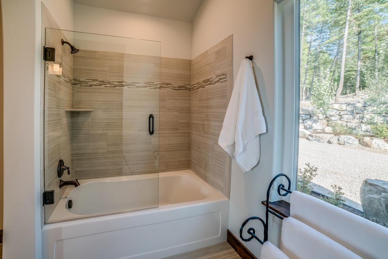 Shower & Tub Installation in Clarkesville
